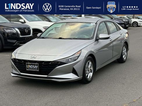 Used 2021 Hyundai Elantra SE image 3
