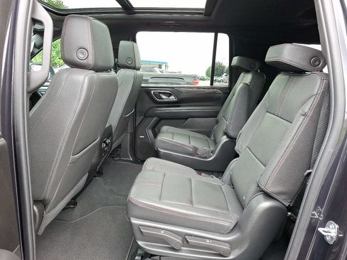 Used 2023 Chevrolet Suburban RST w/ Luxury Package AWD/4WD image 10