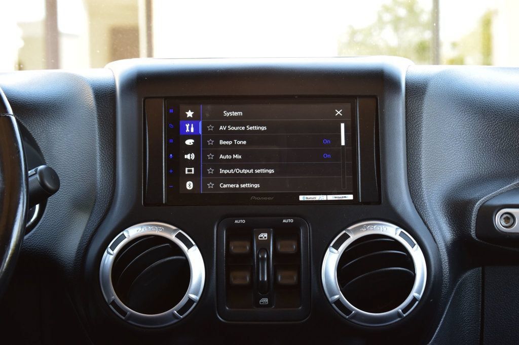 Used 2013 Jeep Wrangler Unlimited Rubicon w/ Connectivity Group AWD/4WD image 16