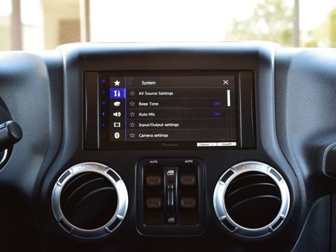 Used 2013 Jeep Wrangler Unlimited Rubicon w/ Connectivity Group AWD/4WD image 16