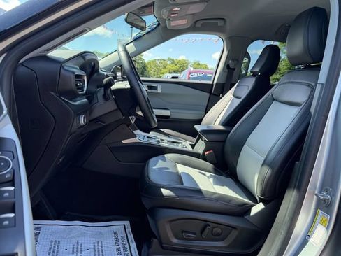 Used 2022 Ford Explorer XLT w/ Equipment Group 202A AWD/4WD image 13