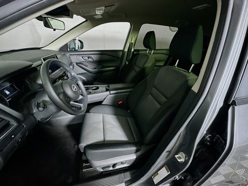 Used 2024 Nissan Rogue SV image 13