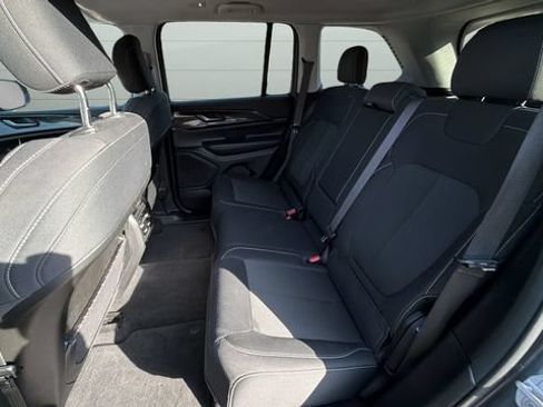 Used 2023 Jeep Grand Cherokee Laredo AWD/4WD image 20