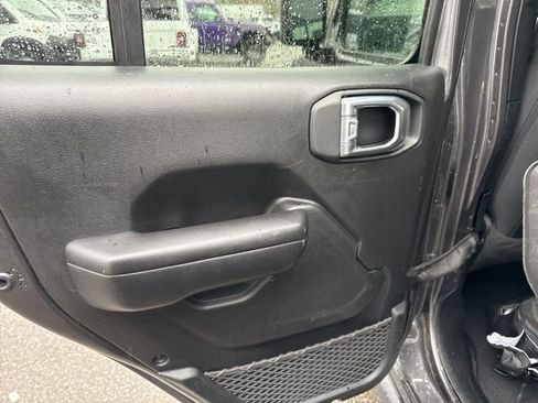 Used 2021 Jeep Gladiator Willys image 16