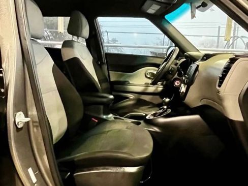 Used 2019 Kia Soul + image 8