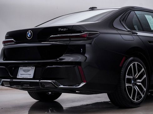 Used 2025 BMW 740i xDrive image 12