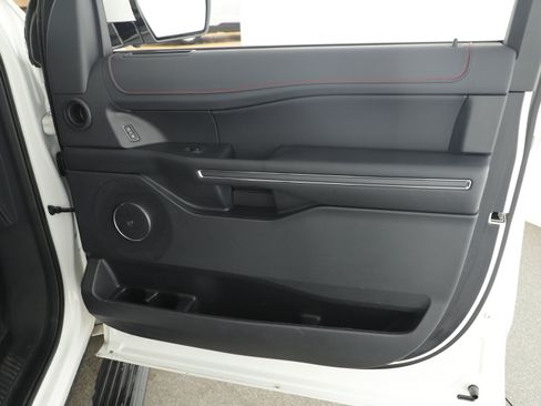 Used 2022 Ford Expedition Limited image 17
