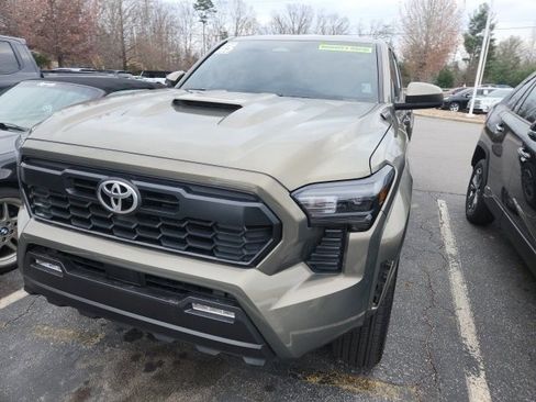 Used 2025 Toyota Tacoma TRD Sport image 6