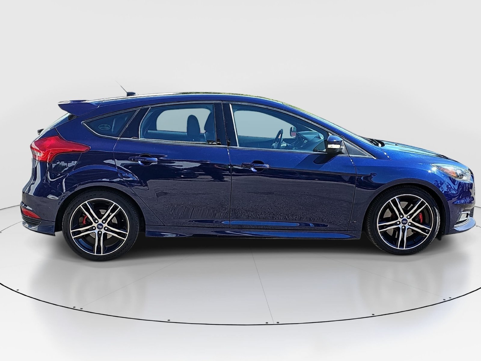 Used 2017 Ford Focus ST w/ Equipment Group 402A FWD image 4