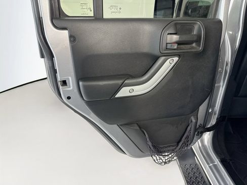 Used 2017 Jeep Wrangler Unlimited Sahara w/ Connectivity Group AWD/4WD image 25