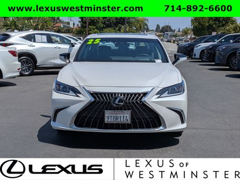 Used 2025 Lexus ES 300h w/ Premium Package FWD image 2