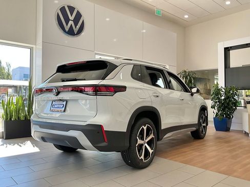 New 2025 Volkswagen Tiguan SE image 6