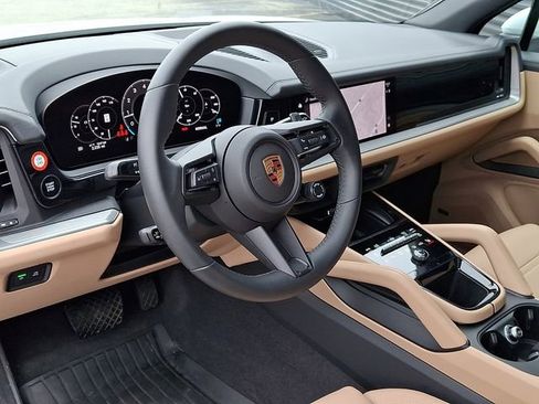 Certified 2026 Porsche Cayenne AWD/4WD image 4