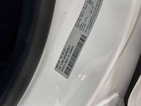 Used 2025 Chrysler Pacifica Select FWD image 32