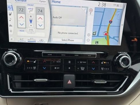 Used 2022 Toyota Highlander Platinum image 12