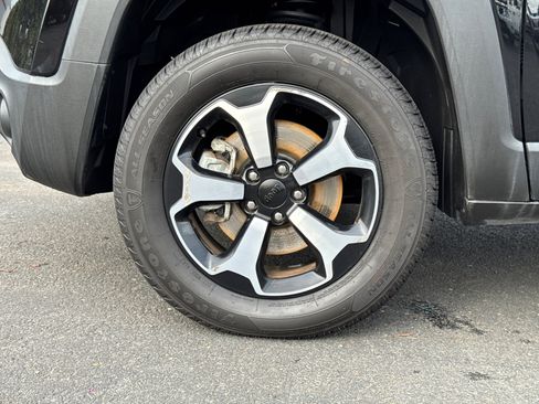 Used 2019 Jeep Renegade Trailhawk image 6