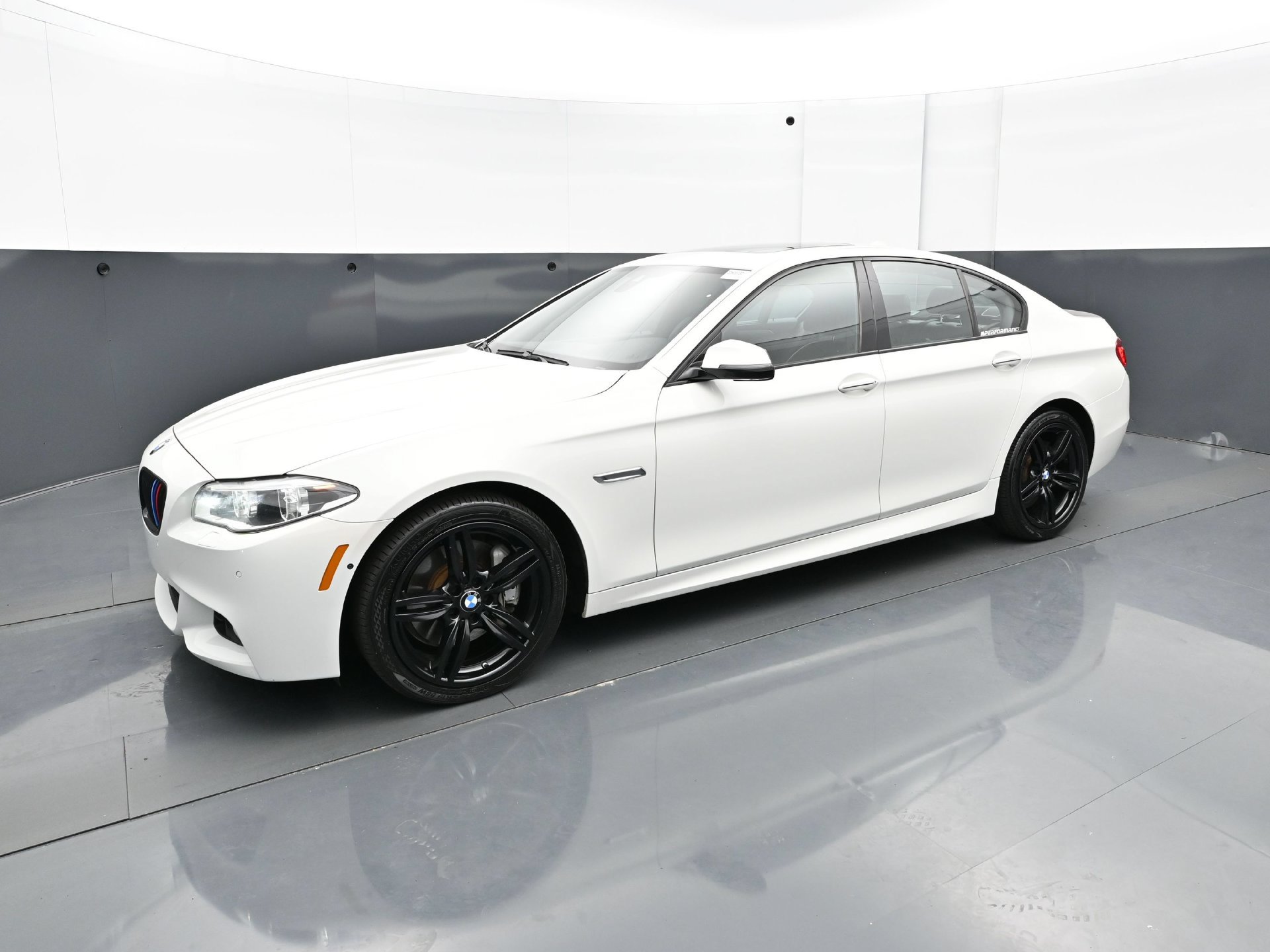 Used 2016 BMW 535i xDrive Sedan AWD/4WD image 2