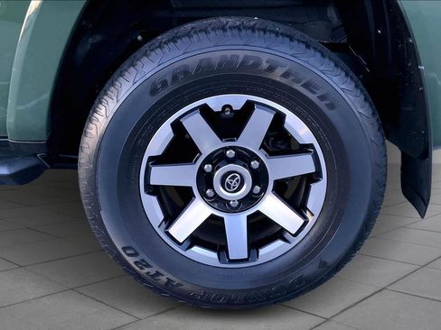 Used 2022 Toyota 4Runner TRD Off-Road Premium w/ Moonroof Package AWD/4WD image 11