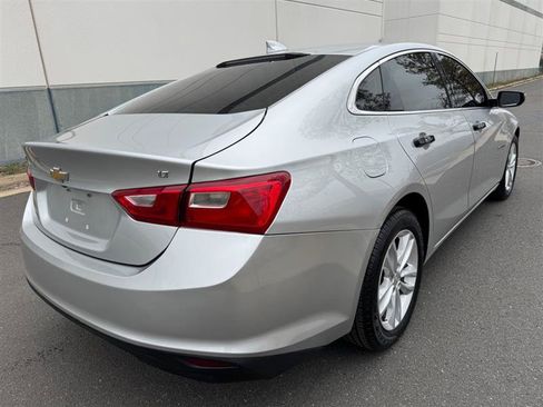 Used 2018 Chevrolet Malibu LT FWD image 15
