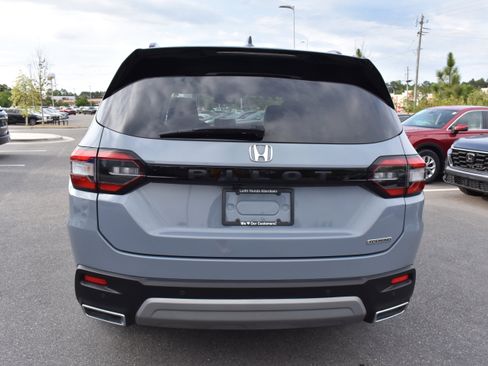 Certified 2023 Honda Pilot Touring image 8