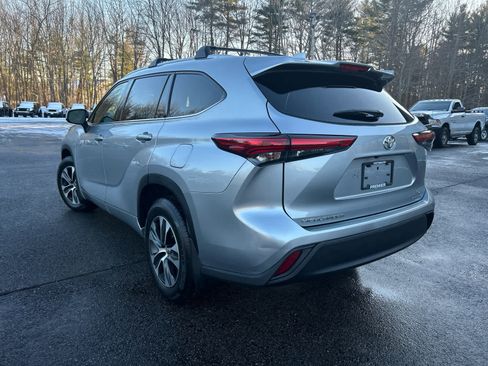 Used 2022 Toyota Highlander XLE image 9
