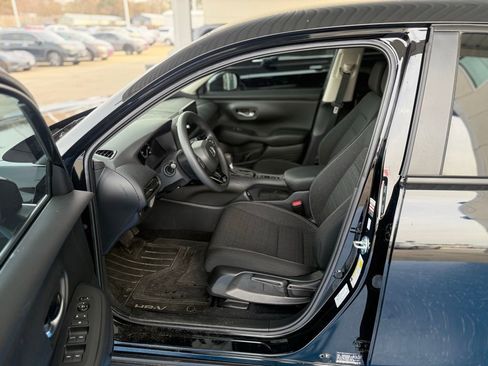 Certified 2026 Honda HR-V LX image 15