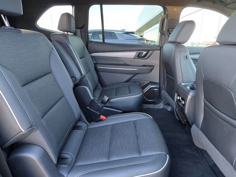 Used 2025 Buick Enclave Sport Touring image 31