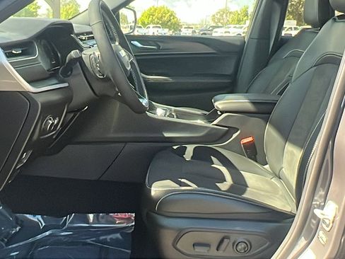 New 2025 Jeep Grand Cherokee Altitude image 15