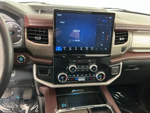 Used 2024 Ford Expedition Limited AWD/4WD image 14