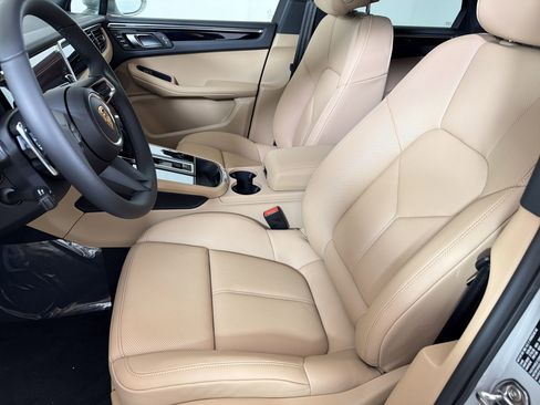 New 2026 Porsche Macan image 5