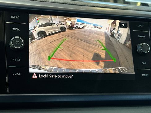 Used 2023 Volkswagen Taos SE w/ Panoramic Sunroof Package FWD image 20