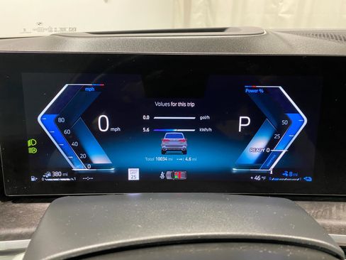 Used 2025 BMW X5 xDrive50e w/ M Sport Package image 10