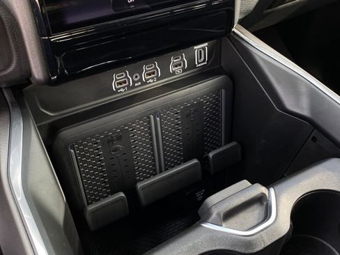 Used 2025 RAM 1500 Laramie w/ Night Edition image 20