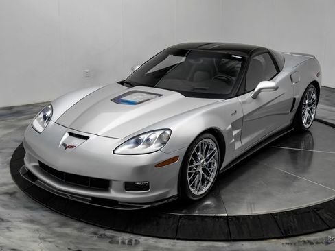 Used 2010 Chevrolet Corvette ZR1 w/ Preferred Equipment Group RWD image 6