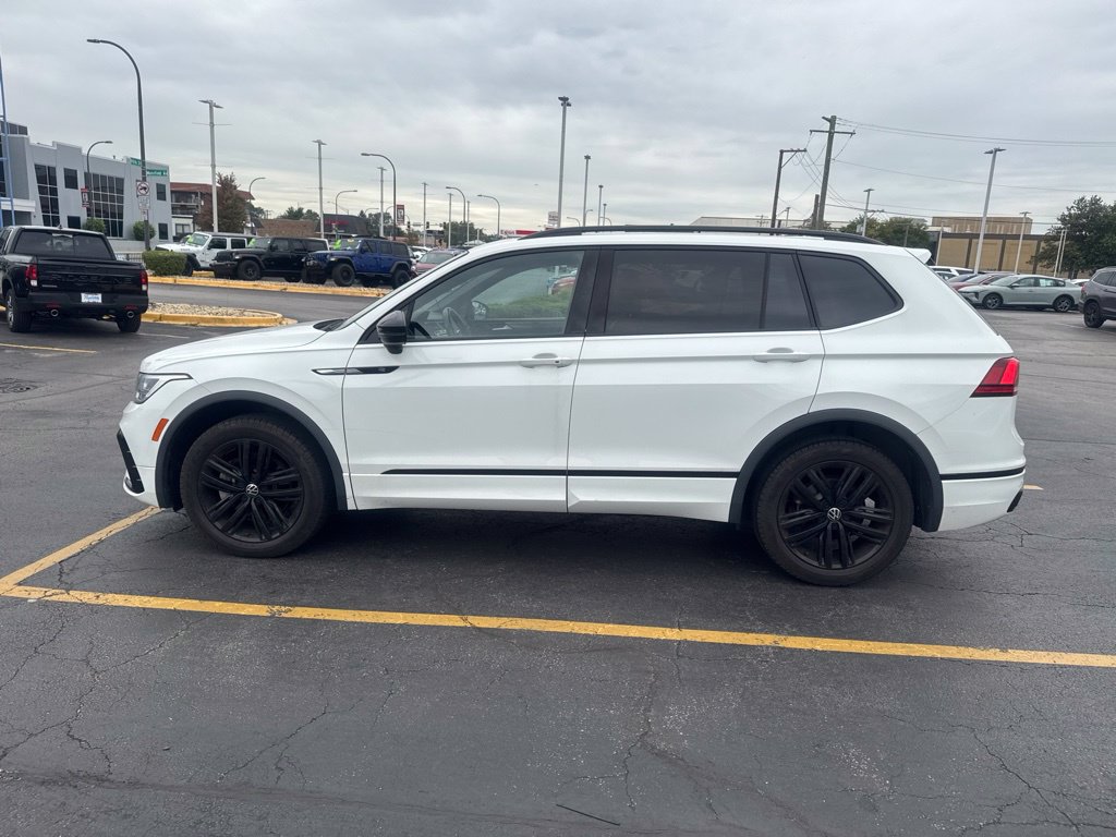 Used 2022 Volkswagen Tiguan SE R-Line AWD/4WD image 1