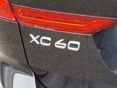 Used 2024 Volvo XC60 B5 Plus image 5