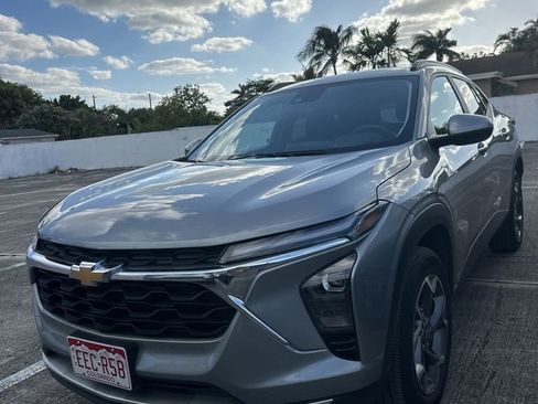 Used 2025 Chevrolet Trax LT w/ LT Convenience Package FWD image 1