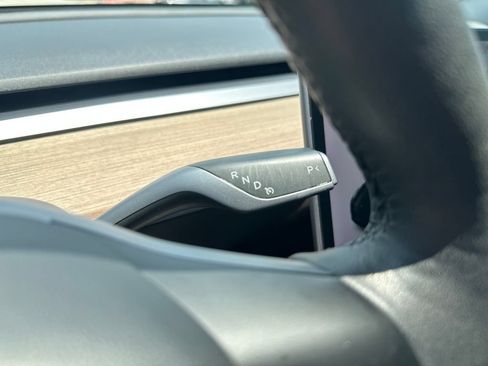 Used 2022 Tesla Model Y Long Range AWD/4WD image 29