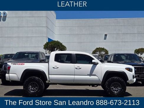 Used 2021 Toyota Tacoma TRD Off-Road w/ Technology Package AWD/4WD image 6
