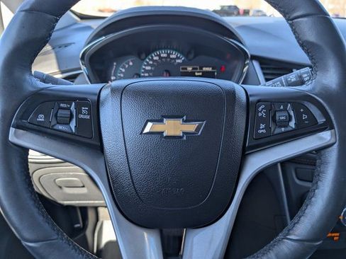 Used 2022 Chevrolet Trax LT w/ LT Convenience Package image 20
