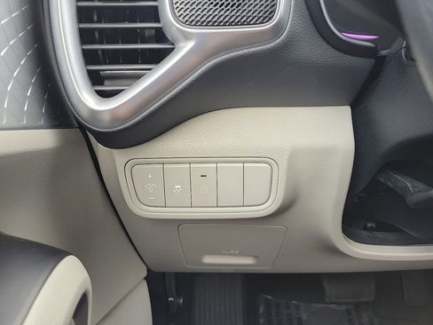 Used 2025 Kia Soul LX FWD image 14