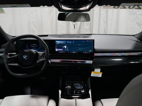 Used 2026 BMW i5 eDrive40 AWD/4WD image 8