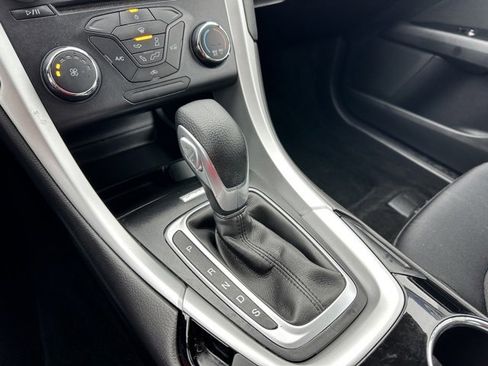 Used 2015 Ford Fusion SE image 12