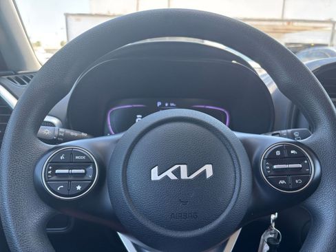 Used 2025 Kia Soul LX w/ LX Technology Package FWD image 29