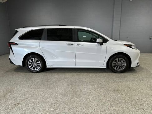 Certified 2023 Toyota Sienna XLE w/ XLE Plus Package AWD/4WD image 3