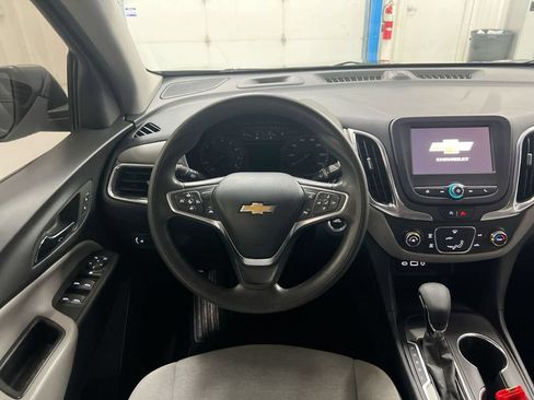 Used 2022 Chevrolet Equinox LS FWD image 11