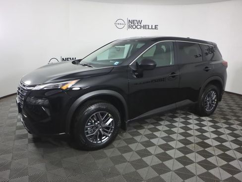 Certified 2025 Nissan Rogue S image 4