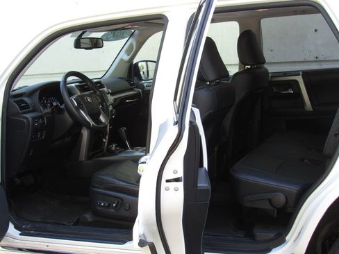 Used 2018 Toyota 4Runner Limited AWD/4WD image 13