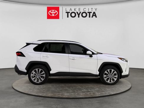 Used 2020 Toyota RAV4 XLE Premium FWD image 11