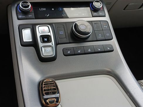 Used 2025 Hyundai Palisade Calligraphy FWD image 16